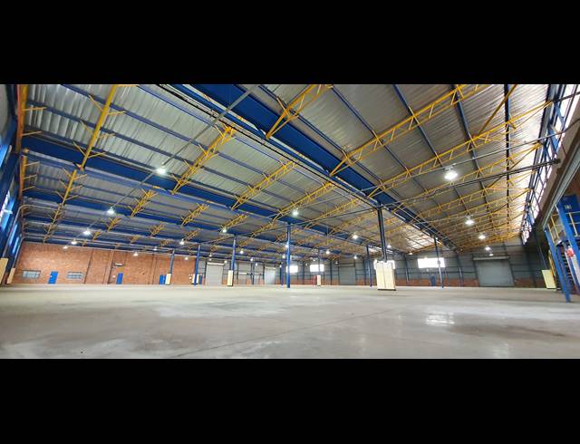 4,616M² WAREHOUSE TO LET IN CLAYVILLE